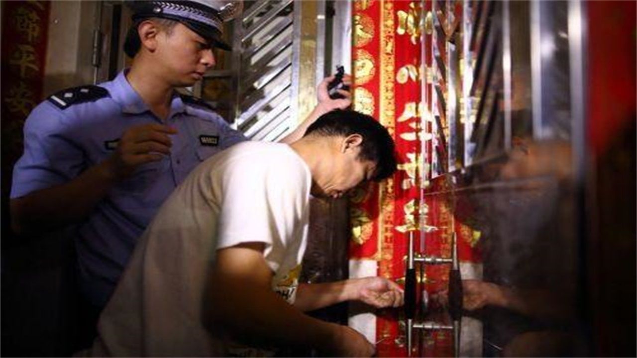 佛山请开锁师傅开了锁后，师傅为什么一般都不进门，就算主人请也不进去？